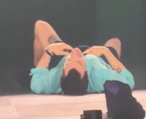 Harry Styles se desploma durante concierto en Wembley en medio de la ola de calor