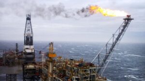Petróleo de Texas sube 2.4 % por tensión entre Estados Unidos e Irán