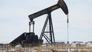 Petróleo cae más de 5 % tras avances del acuerdo entre Estados Unidos e Irán