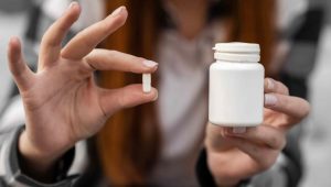 Especialista advierte sobre riesgos de consumir suplementos sin supervisión médica