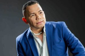 Joe Veras denuncia irrespeto y cambios de horario en evento