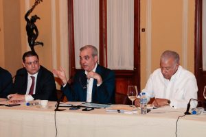 Abinader se reúne con sectores productivos para revisar precios