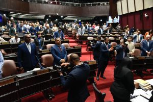 Diputados continuarán estudio del Código Laboral, con plazo fijo de una semana