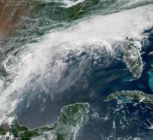 EE.UU. prevé la primera tormenta tropical del Atlántico en Texas con inundaciones