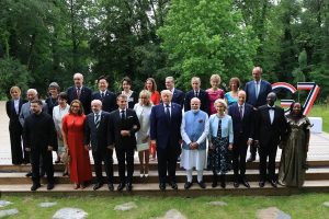 Líderes del G7 acuerdan nuevas sanciones al petróleo y gas rusos en la cumbre de Évian