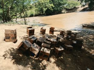 Ejército ocupa contrabando de aceite para motor introducido desde Haití por el río Artibonito