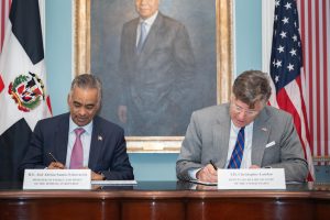 EE.UU. y RD firman memorando de cooperación en energía nuclear civil