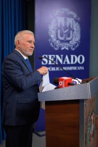 Senador cuestiona sobregiro de RD$45 mil millones en el sector eléctrico y pide mayor transparencia fiscal