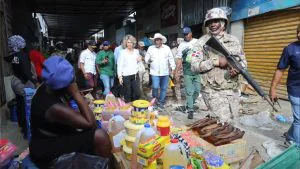 Embajadores de Francia y la Unión Europea visitan Dajabón para conocer dinámica fronteriza con Haití