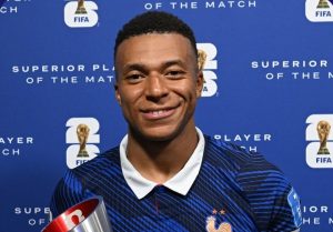 Mbappé firma doblete y clasifica a Francia a los 16vos de final del Mundial