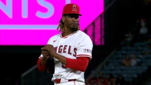 Dominicano Walbert Ureña domina a Colorado y guía a los Angelinos a contundente victoria