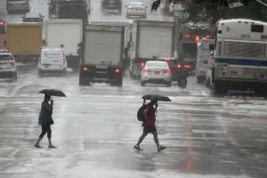 Texas se mantiene bajo amenaza de tormenta tropical