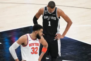 Knicks remontan ante los Spurs y toman ventaja en las Finales de la NBA