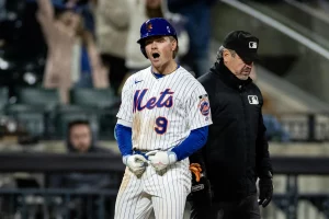 Ewing lidera paliza de Mets sobre Bravos 7-1 y evitan barrida en la serie