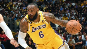 LeBron James deja a los Lakers y entra a la agencia libre en la NBA