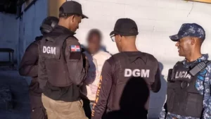 Dictan prisión preventiva contra agente de Migración y chofer por sobornos