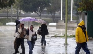 Onda tropical y vaguada provocarán aguaceros este sábado
