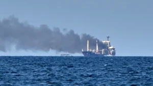 Ataque ruso contra carguero en el mar Negro deja al menos diez marinos muertos