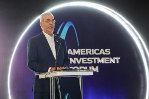 Abinader destaca estabilidad y confianza para atraer inversiones a RD