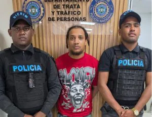 Arrestan a hombre acusado de convivir con menor en Los Alcarrizos