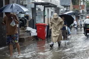 China se mantiene en alerta naranja ante avance de Bavi