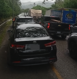 Reportan tapón desde la entrada de Villa Altagracia hasta Pedro Brand