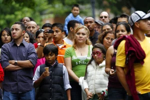 Uno de cada tres hispanos en EE. UU. denuncia discriminación por ser latino, según estudio