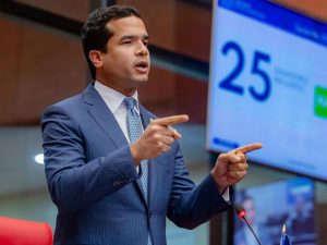 Omar cuestiona aumento del presupuesto complementario y lo vincula al crecimiento de la nómina pública