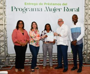 Amplían fondo de créditos para mujeres rurales con proyectos agroindustriales.