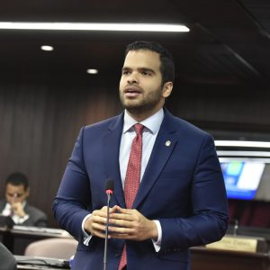 Diputado Vicente Sánchez asegura estafadores electrónicos serán castigados en el nuevo Código Penal