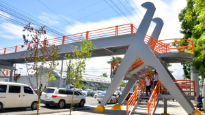 MOPC habilita puente peatonal de la avenida Ortega y Gasset