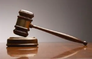 Condenan a 12 años de cárcel a un hombre por agresión sexual y robo en Santiago