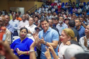 Raymond Rodríguez celebra por adelantado el Día de los Padres con más de 750 asistentes