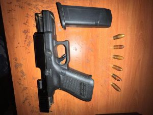 PN incauta tres armas de fuego ilegales y apresa cinco personas en Santiago