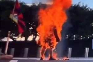 Muere un hombre tras prenderse fuego frente a la sede de la ONU en Nueva York