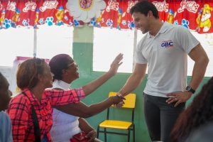 Fundación GBC y Raymond Rodríguez llevan esperanza a Las Cuevas de Cevicos