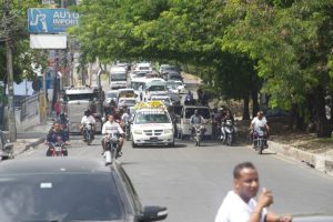 Multitud acompaña cortejo fúnebre de joven fallecido en Herrera rumbo al Cristo Redentor