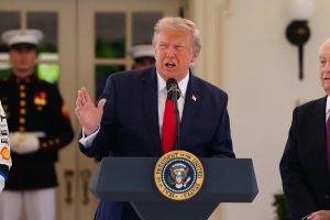 Trump dice que EE.UU. investiga si Irán tiene drones almacenados en Cuba