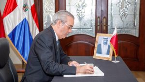 Abinader firma libro de condolencias por muerte del Emir padre de Qatar