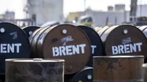 Brent cae a 72 dólares tras aumento de producción de la OPEP+