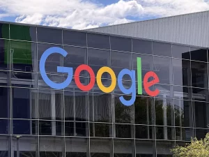 Bruselas impone dos multas a Google por un total de 890 millones de euros