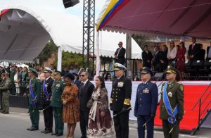 Colombia conmemora su Independencia con último desfile militar encabezado por Petro