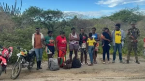 Ejército detiene a 10 haitianos tras impedir desembarco ilegal
