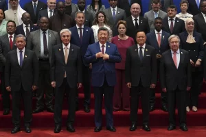 China lanza una organización internacional de gobernanza de la IA con 29 países