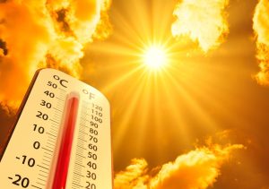 Polvo del Sahara mantiene ambiente soleado y caluroso; prevé lluvias en la tarde
