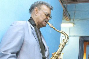 Muere a los 94 años Plas Johnson, saxofonista del icónico tema de "La Pantera Rosa"