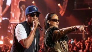 Rihanna reaparece en los escenarios junto a Jay-Z en Nueva York