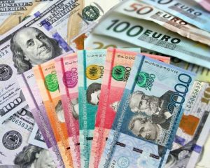 Leves cambios en las tasas del dólar y el euro en República Dominicana